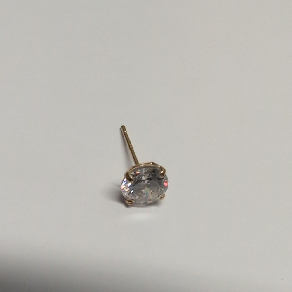 Elegant Gold and Silver Stud Earring